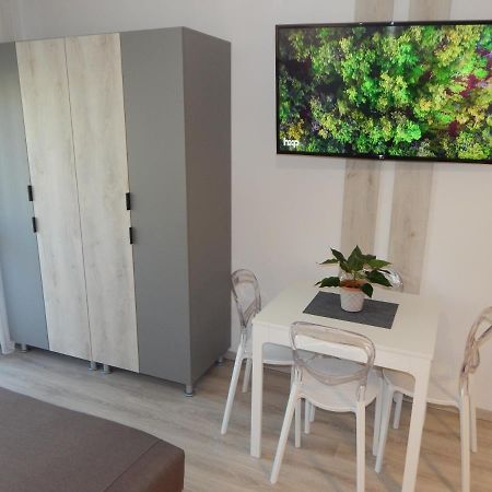 Pisztácia 2020 Apartman Kazincbarcika Esterno foto